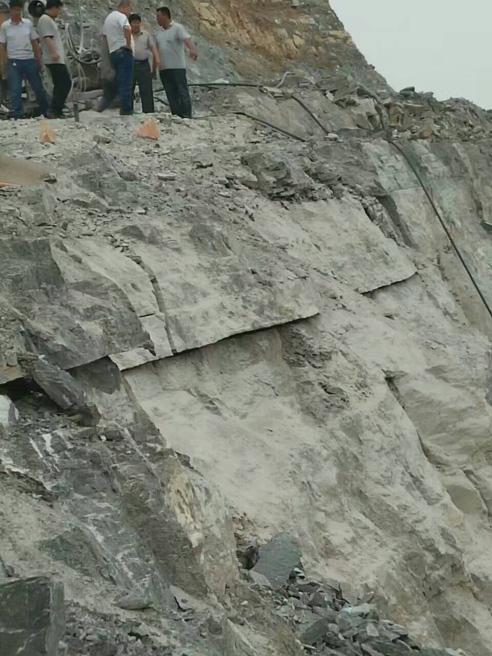 礦山開采、爆破現(xiàn)場圖片1